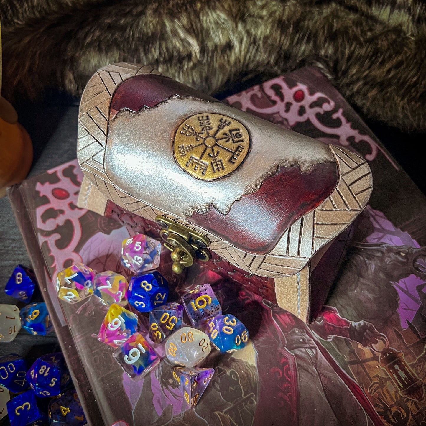 Vegvísir Jumbo Dice Chest